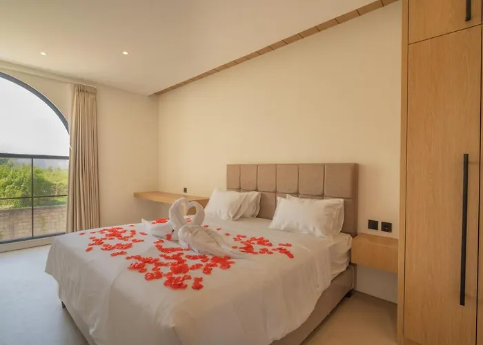 Iwina - 2br Private Pool & Rice Field View Villa *